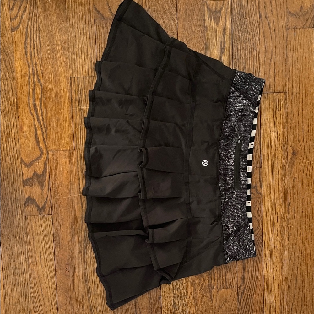Lululemon Athletica Black Ruffled athletic Skirt with shorts w tennis ball pouch